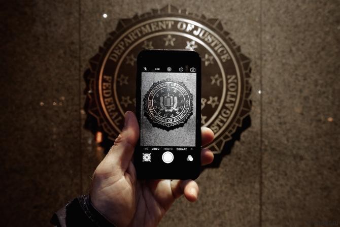 Власти США взломали iPhone террориста без помощи Apple