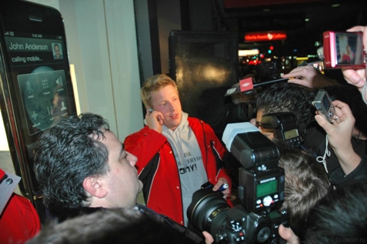 Джонни Гладуэлл - первый покупатель iPhone 3G. 2008 год