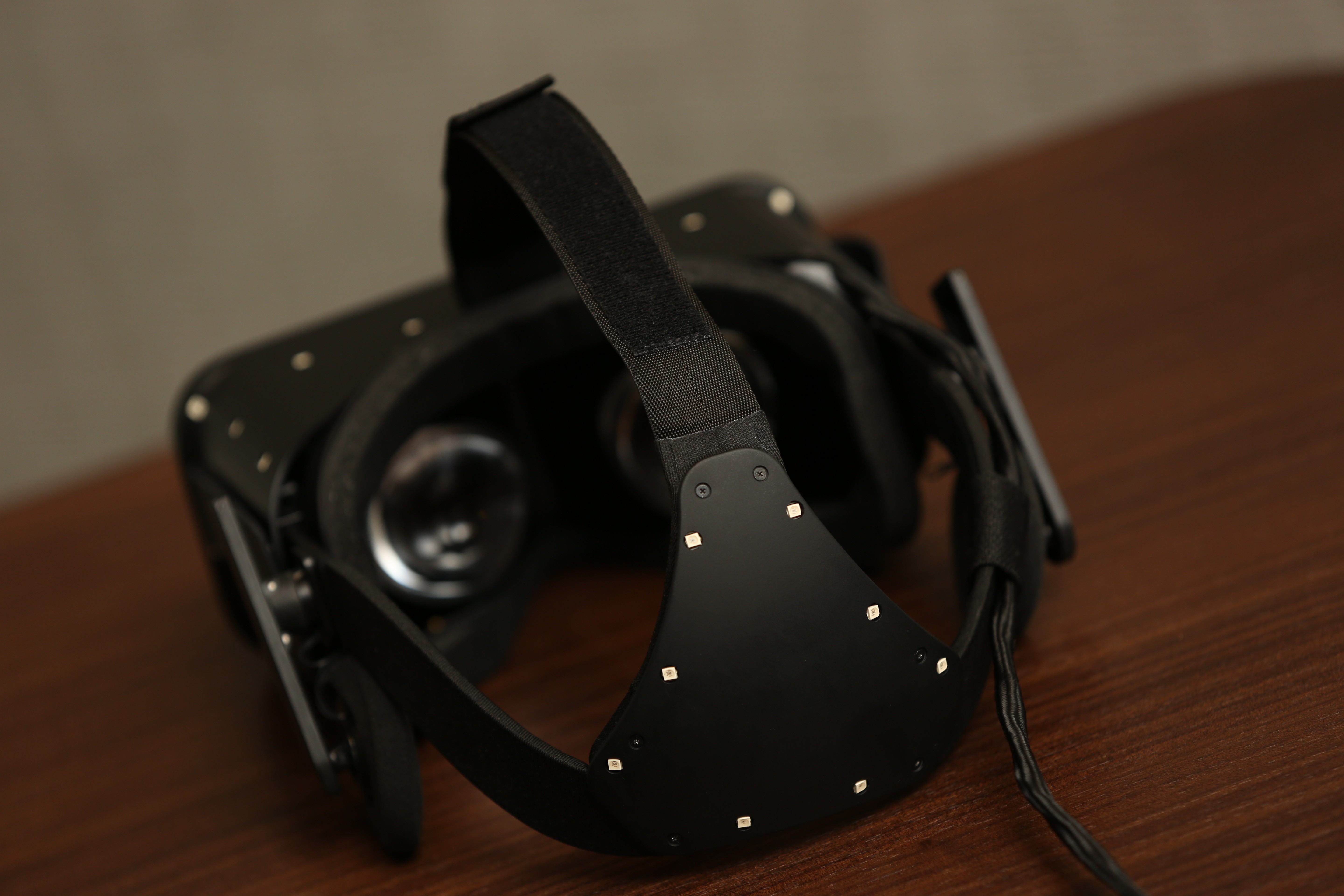 "Живое" фото VR-шлема Oculus Bay от компании Oculus VR