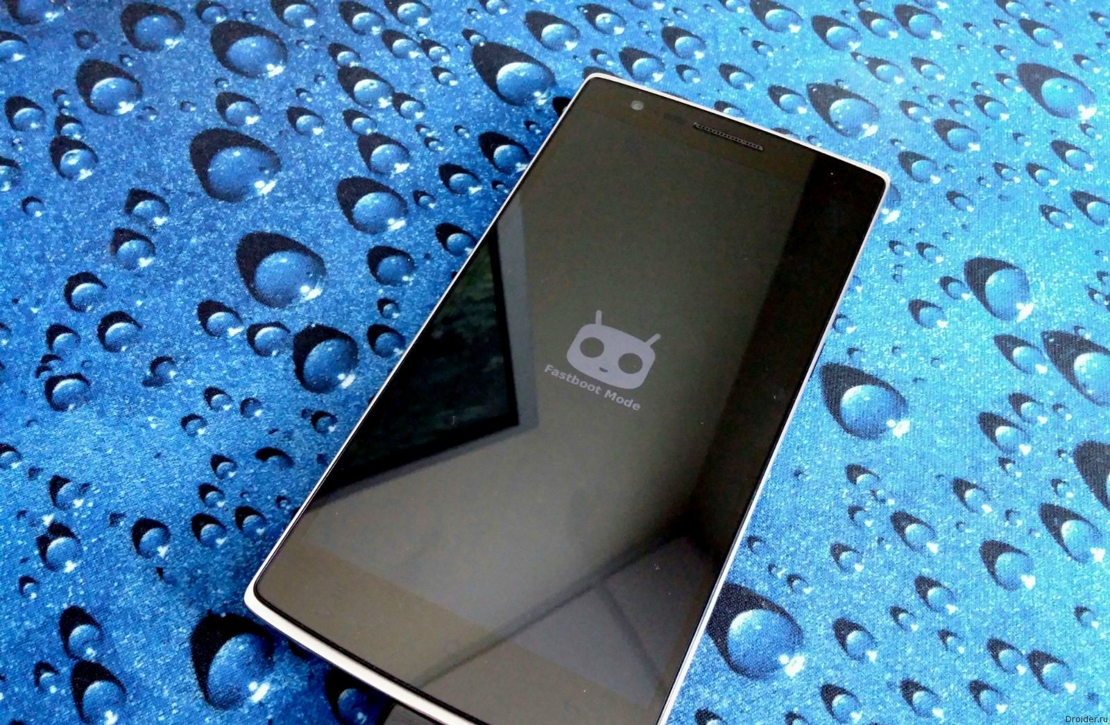 Смартфон OnePlus One на ОС CyanogenMod