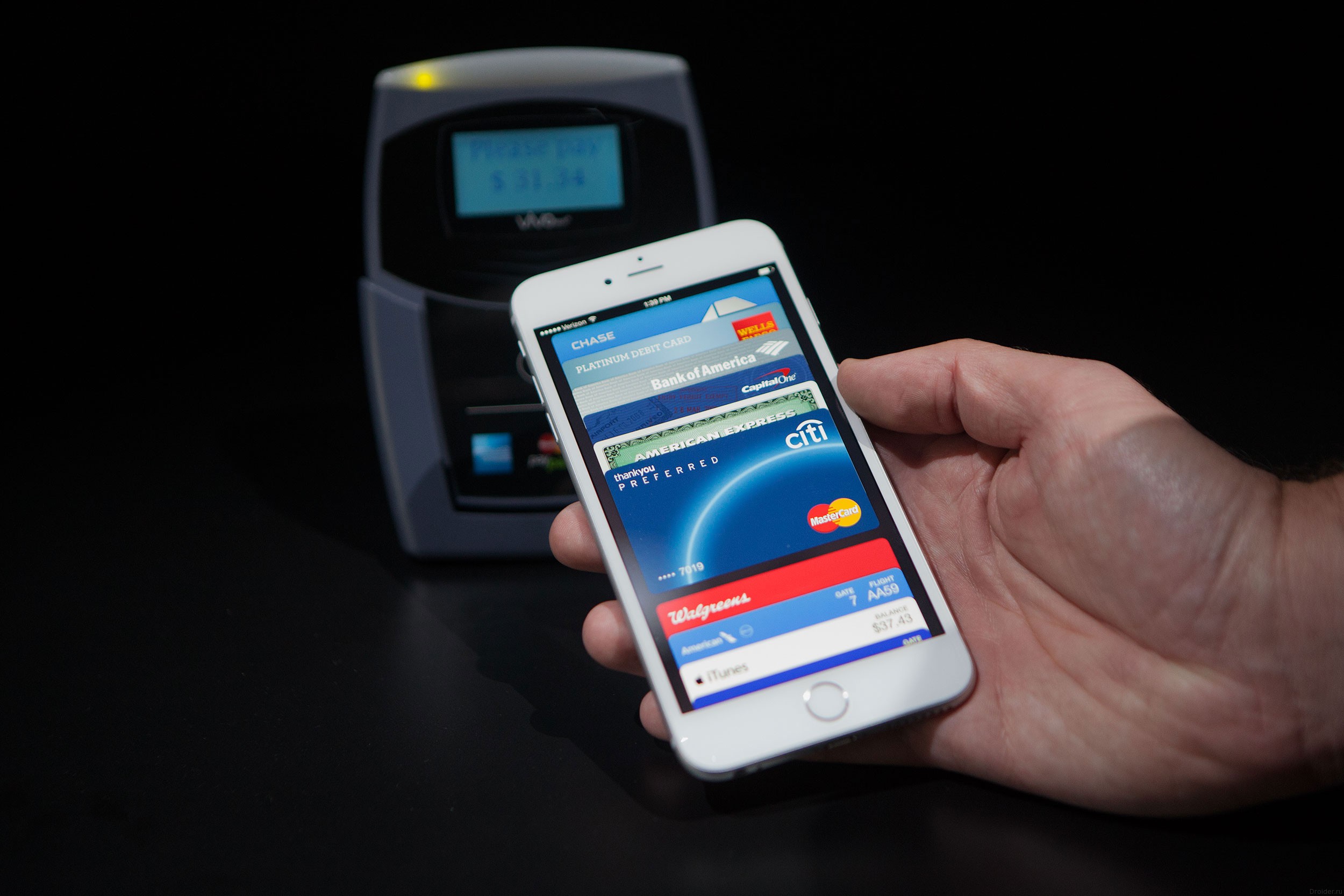 Iphone pay. Эппл Пэй. Apple pay фото. Бесконтактная платёж iphone. Оплата iphone.