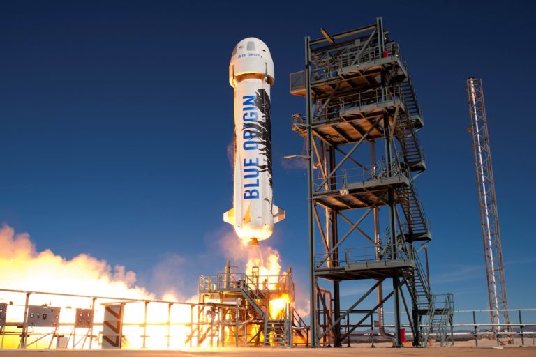 Победитель аукциона не летит завтра на Blue Origin. Вместо него самый молодой астронавт