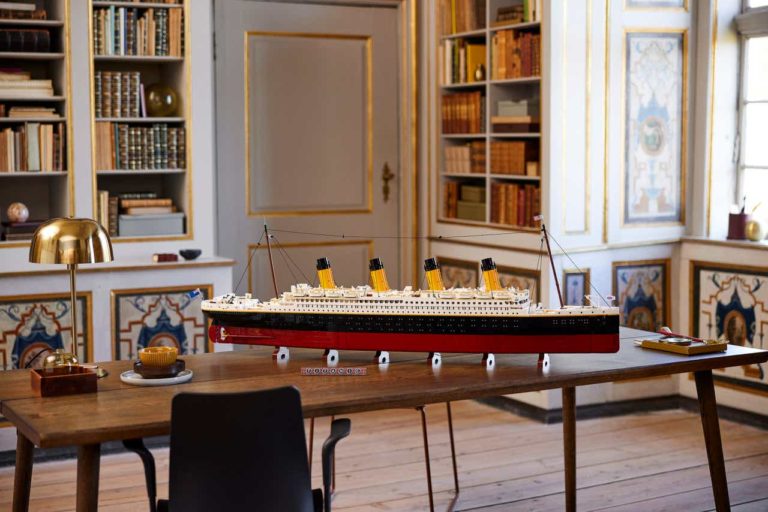 LEGO официально представила набор Titanic