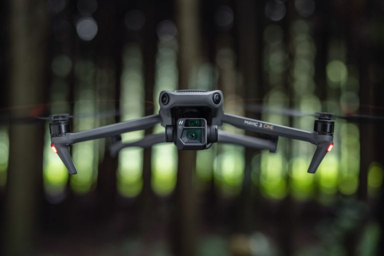 DJI Mavic 3: Двойная камера и до 46 минут полета