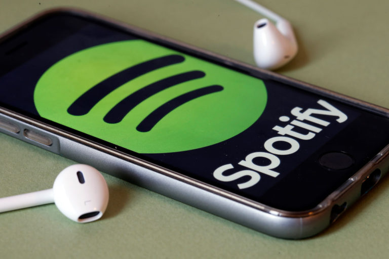 Spotify убрал Shuffle с музыкальных альбомов по просьбе Adele