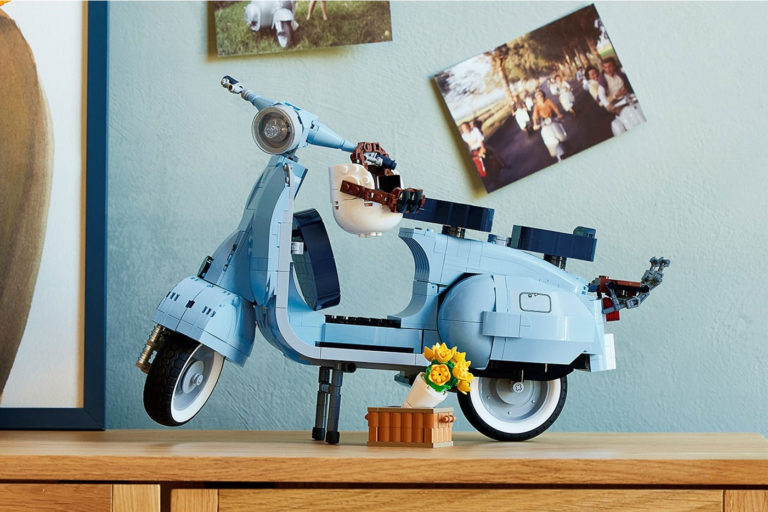 Vespa 125 появилась в виде конструктора LEGO