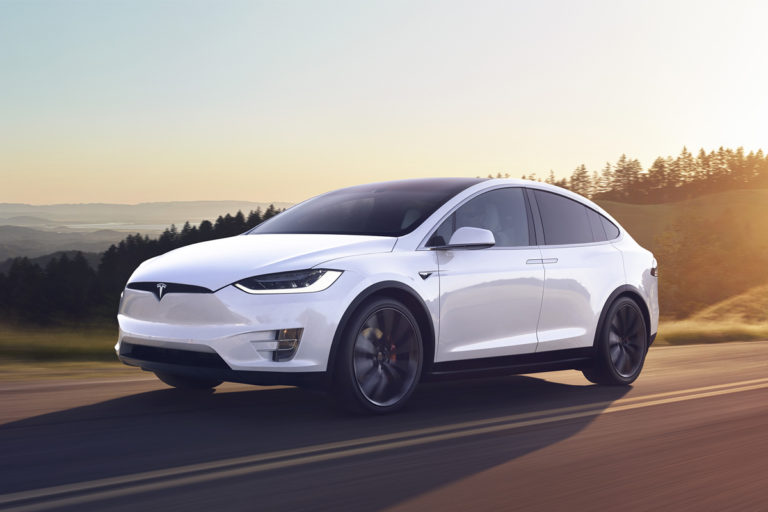 Электромобили Tesla подорожали на несколько тысяч долларов!