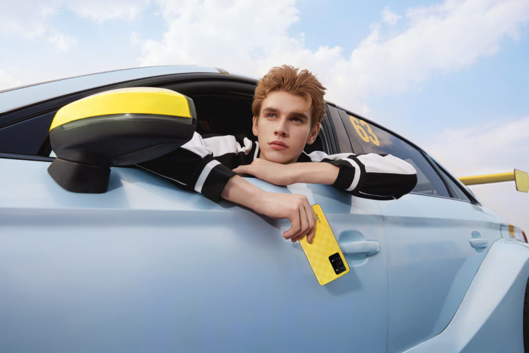 realme представил флагман GT NEO 3T в гоночном дизайне!