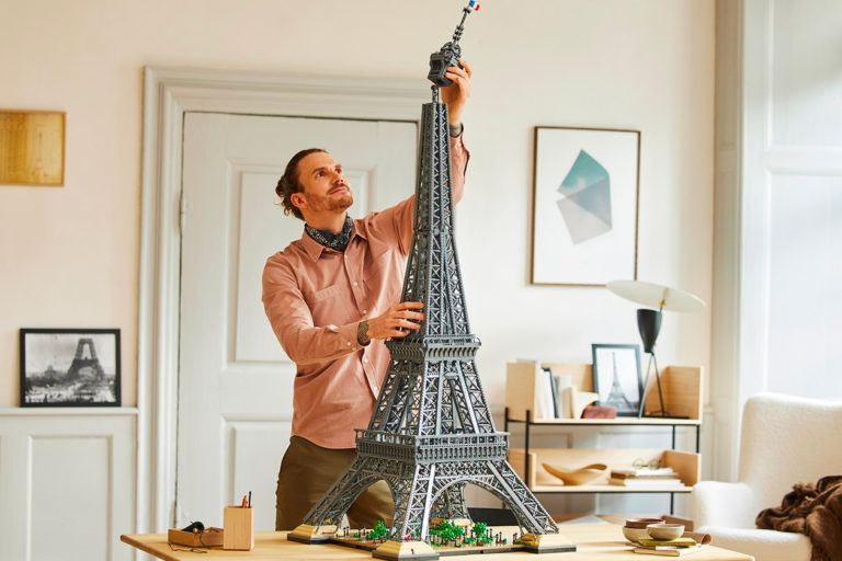 Эйфеллева Башня из LEGO высотой почти 1,5 метра в продаже с 25 ноября