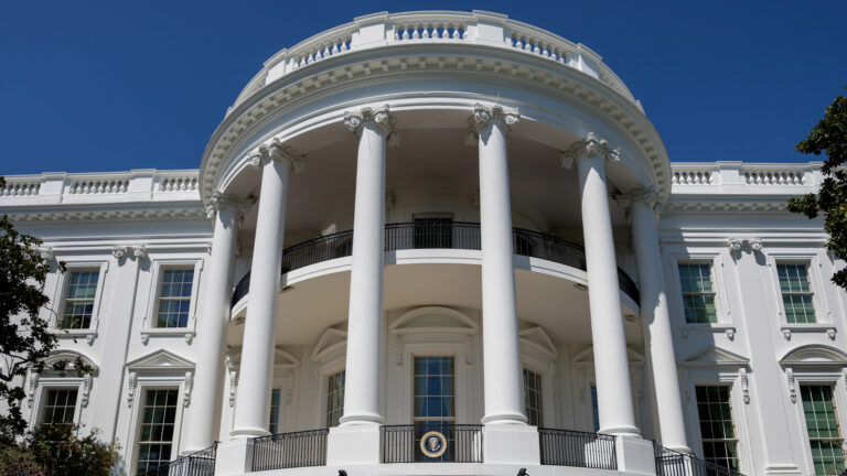 Белый дом собирает tech-гигантов 4 марта  электричество для ИИ больше не бесплатное