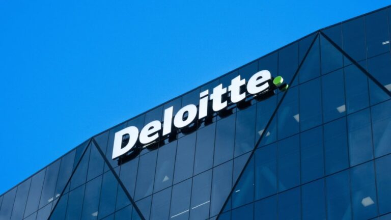 SIA и Deloitte: доходы от чипов для ИИ-дата-центров достигнут $1,2 трлн к 2028 году