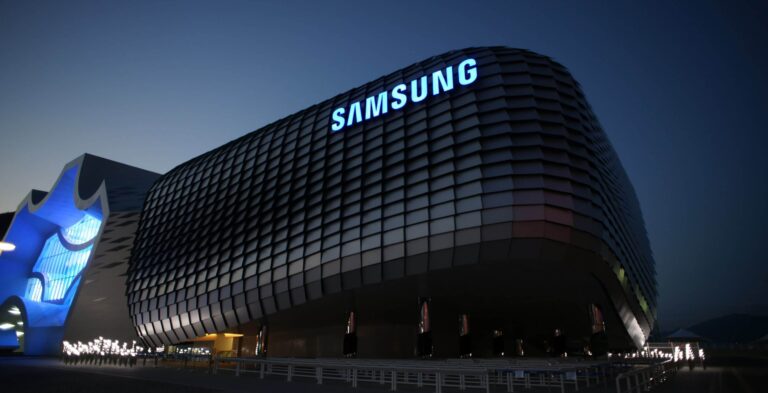 Мировая выручка от продажи смартфонов побила рекорд, а Samsung впервые ушла в минус